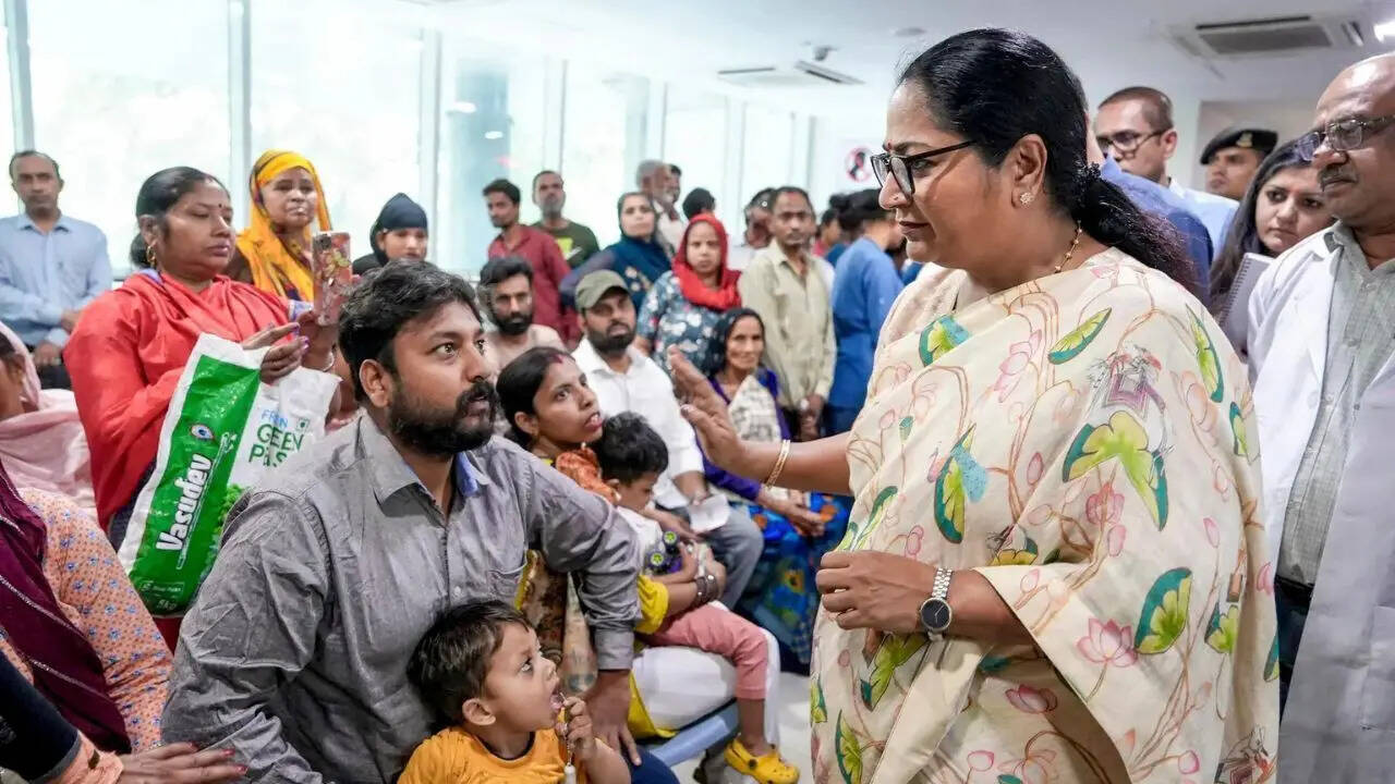 Delhi CM conducts surprise check at Aruna Asaf Ali hospital; directs for summer preparedness