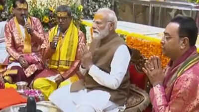 Pm Modi: Amrutparv: PM Modi offers prayers at Somnath Temple, holds massive roadshow in Gujarat | India News