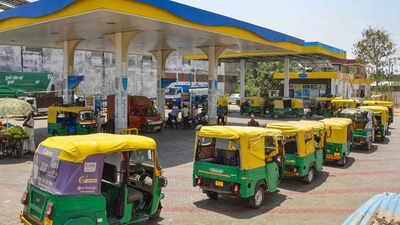 Congress takes jibe over fresh CNG price hike in Delhi