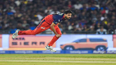 ‘Best after Bumrah!’ Dinesh Karthik’s old Bhuvneshwar Kumar verdict goes viral after MI masterclass | Cricket News