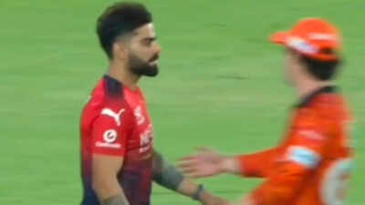 No handshake! Virat Kohli completely ignores Travis Head after RCB vs SRH IPL 2026 game – Watch | Cricket News