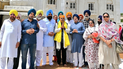 BJP’s Tarun Chugh offers prayers at Delhi’s Bangla Sahib as PM Modi becomes India’s longest-serving elected PM | India News