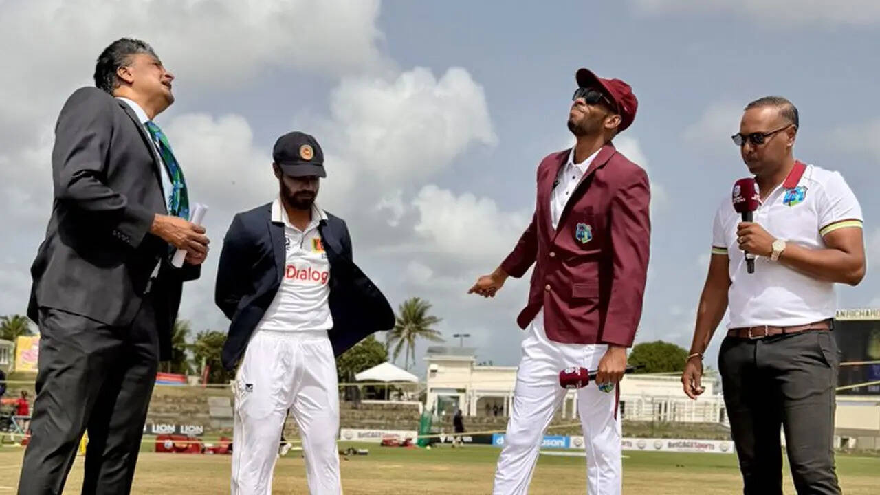 Sri Lanka 44/3 in 10.3 Overs