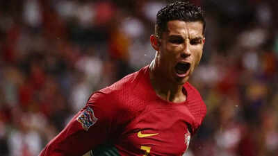 Cristiano Ronaldo turns hotel window into party balcony as Portugal fans takeover Toronto streets after FIFA World Cup 2026 Croatia win | Football News