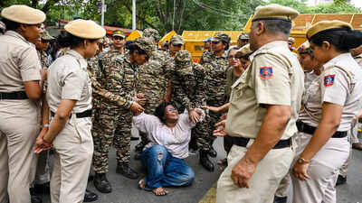 Round-the-clock surveillance, barricading, extra forces: Delhi Police gear up for CJP’s ‘Sansad chalo’ march | India News