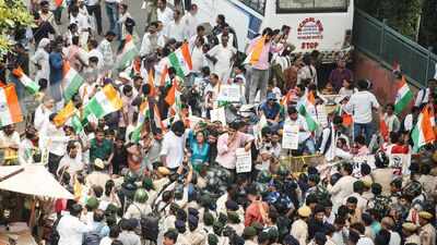 Bihar job protests: Aspirants detained after police scuffle during Lok Bhavan march | India News