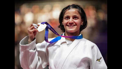Tripura CM fulfils promise to CWG medallist Asmita Dey