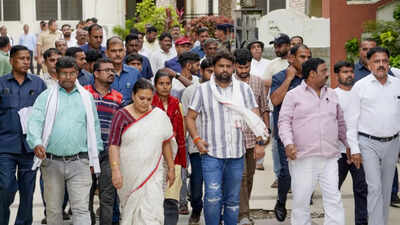 Govt makes fresh peace bid, invites protesters for talks on Aug 17