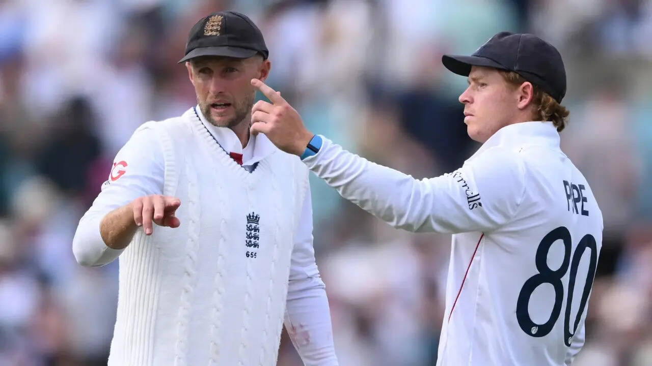 England 112/2 in 25.0 Overs