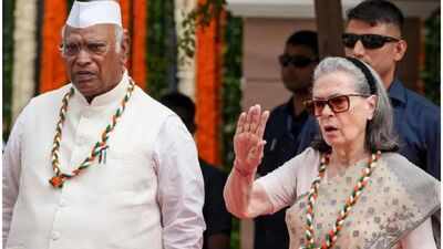 Bankim Chandra descendant writes to Sonia Gandhi over Vande Mataram ‘insult’